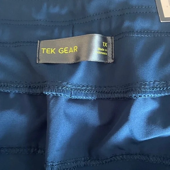 Tek Gear NWT Mid Rise Shorts - Picture 2 of 4